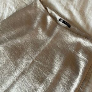 Stunning shiny lavender midi skirt. Size small. Zara.